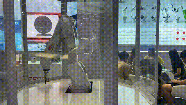 16941543373327168Oet.gif 桌面.gif